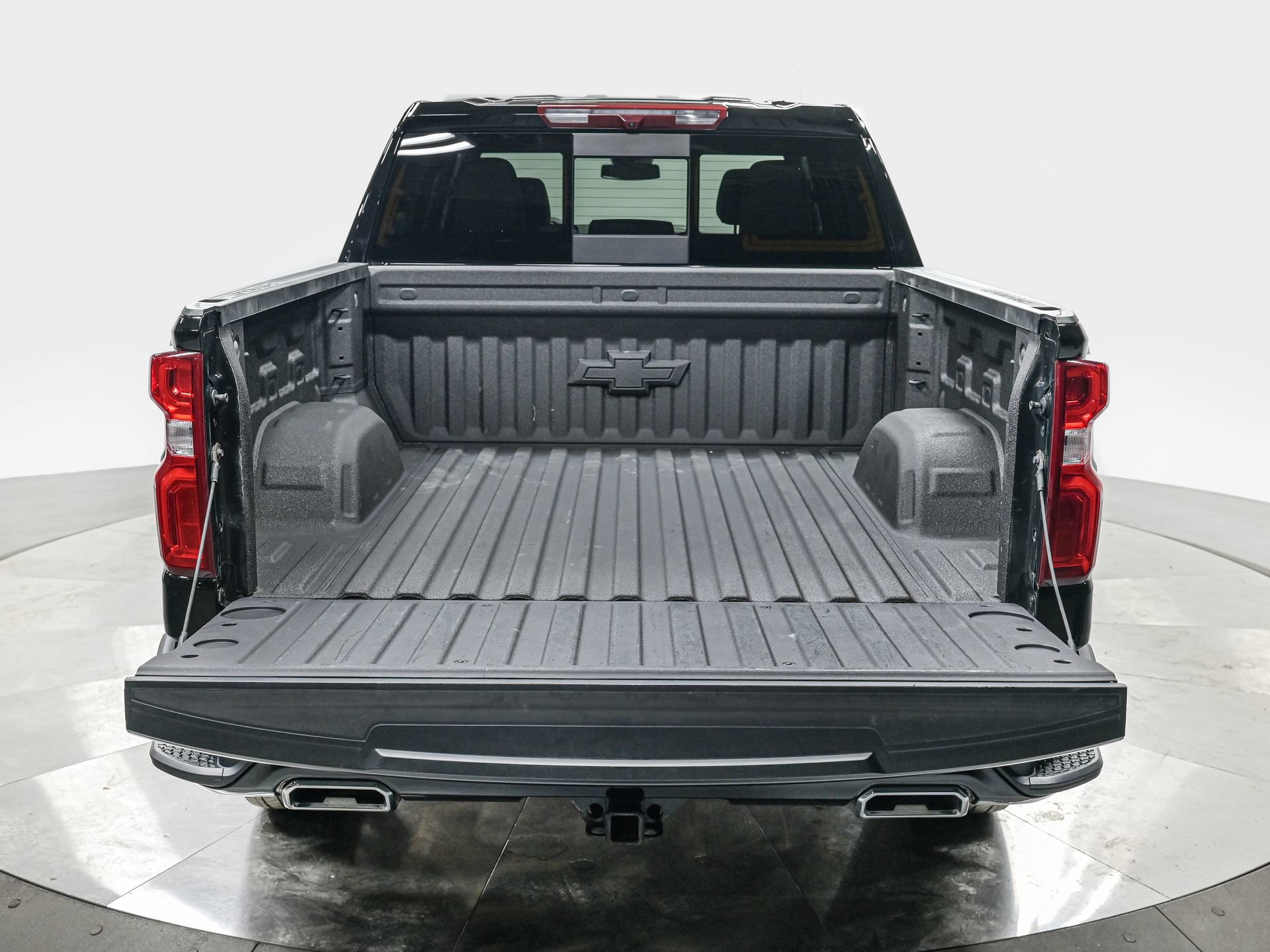 Used 2025 Chevrolet Silverado 1500 High Country w/ High Country Premium Package AWD/4WD image 6