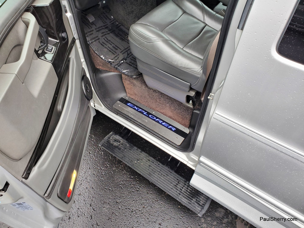 Used 2023 Chevrolet Express 2500 RWD image 35
