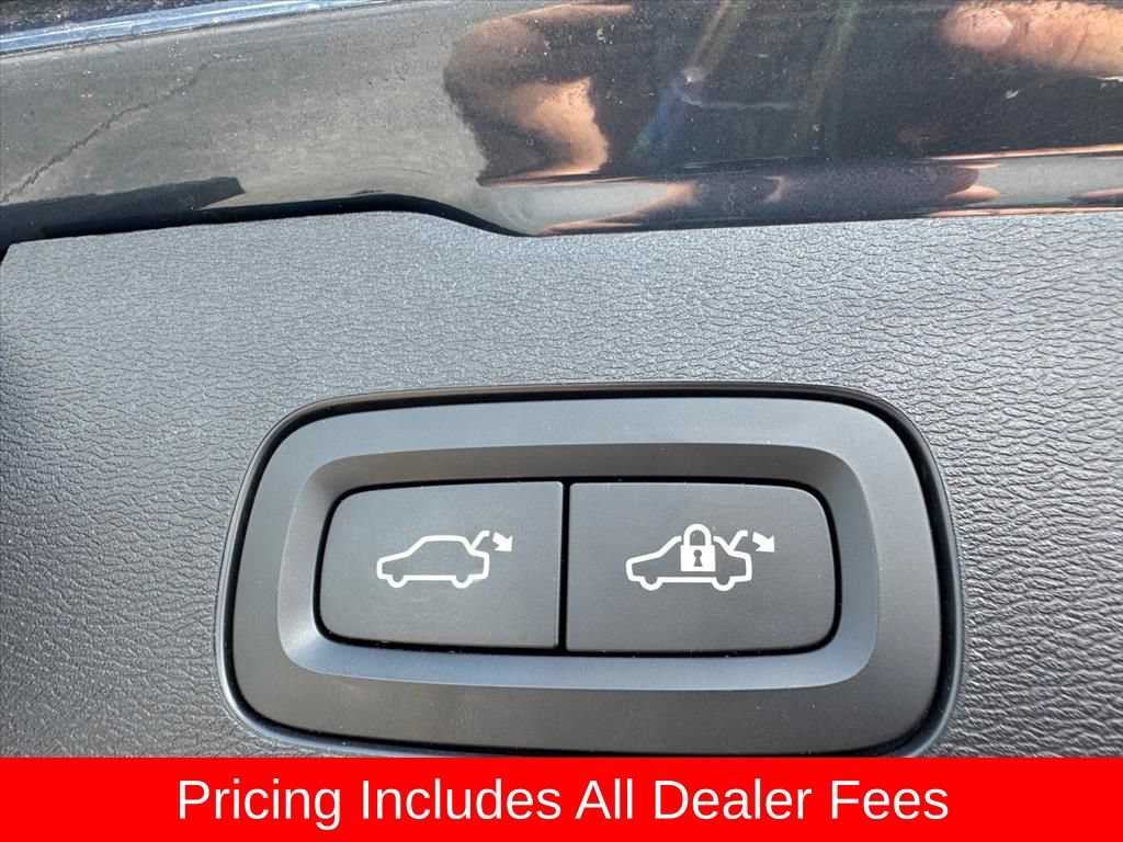 Used 2020 Volvo V60 T5 Momentum w/ Protection Package Premier FWD image 11
