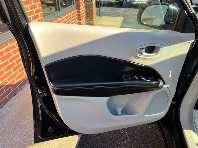 Used 2018 Jeep Compass Latitude w/ Cold Weather Group image 15