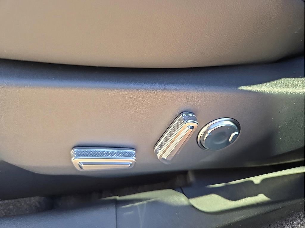 New 2026 Lincoln Nautilus Reserve AWD/4WD image 16