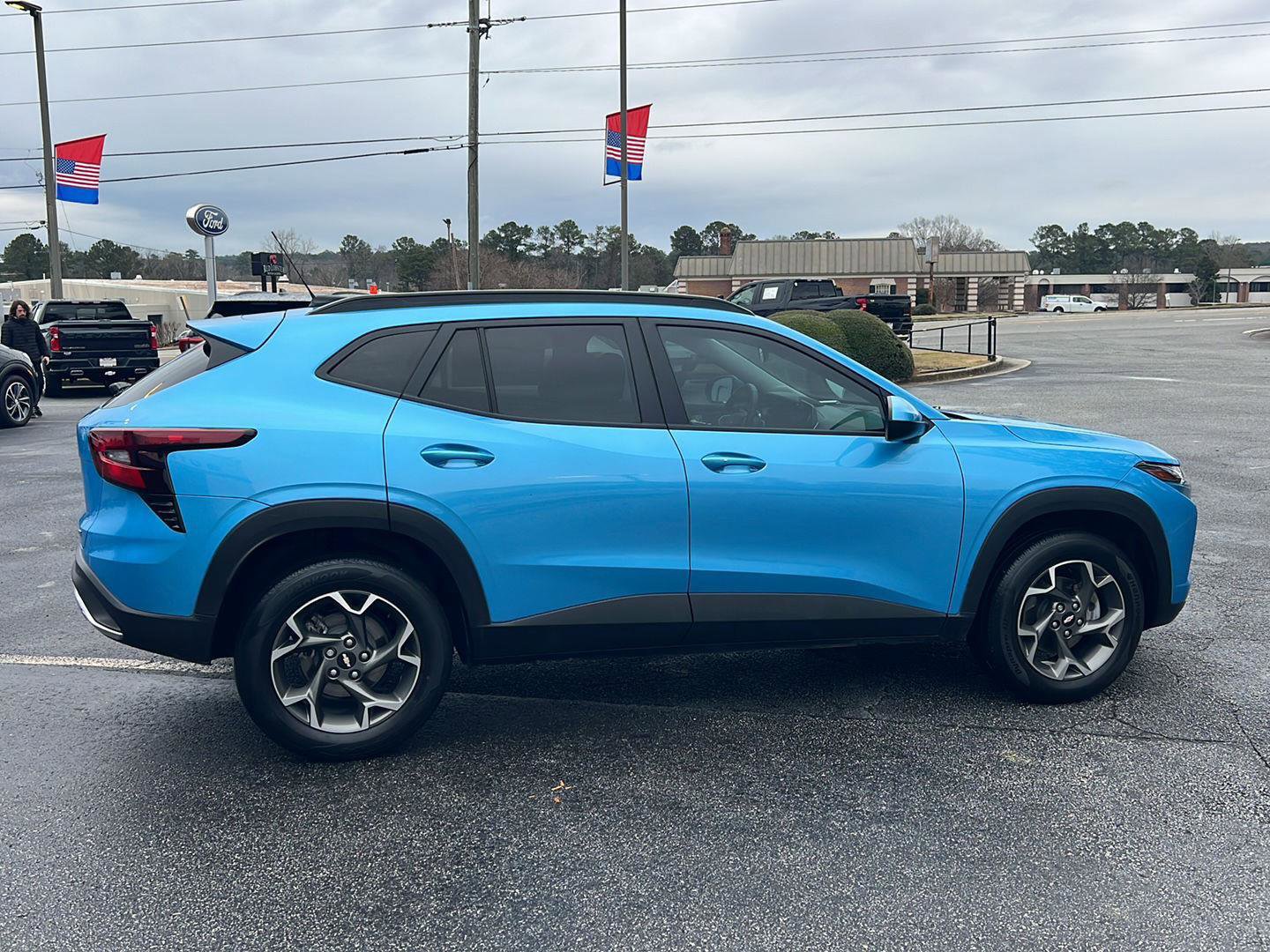 Certified 2025 Chevrolet Trax LT w/ Driver Confidence Package image 7