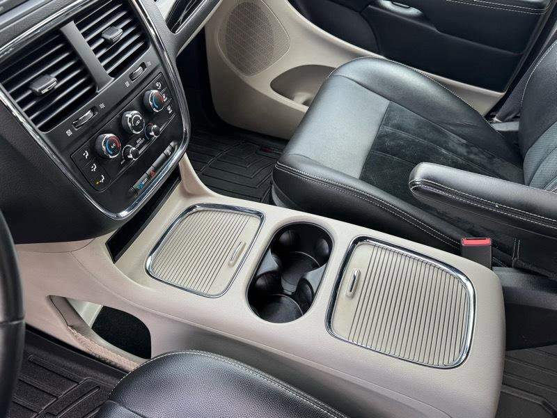 Used 2018 Dodge Grand Caravan SXT image 16