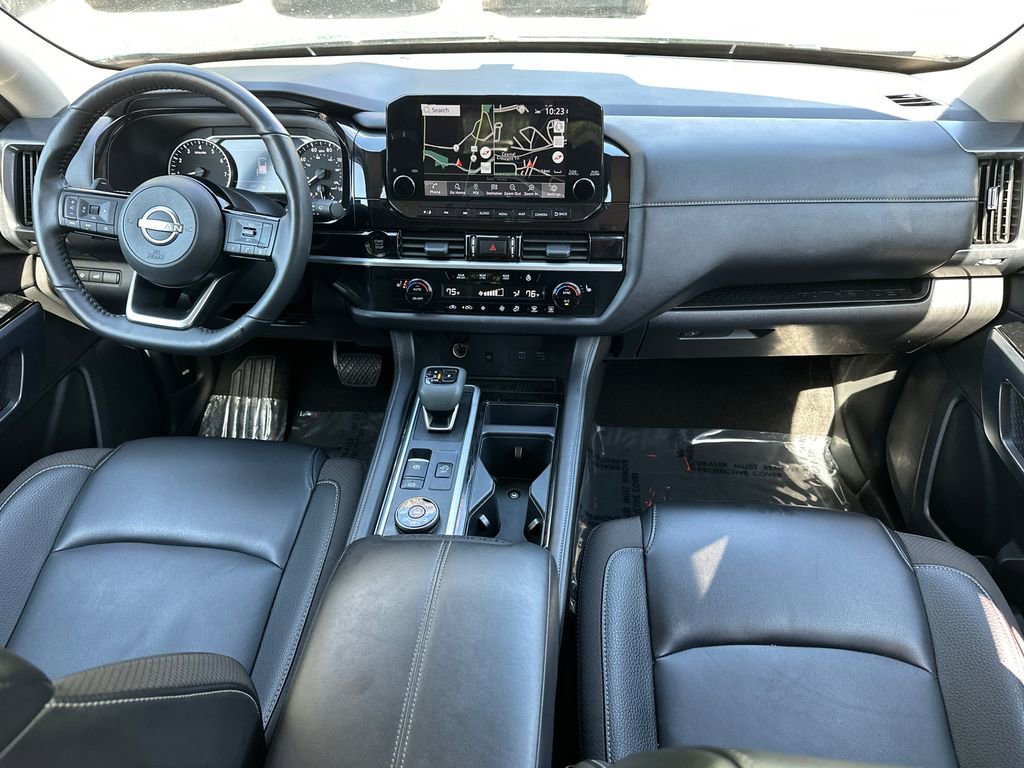 Used 2025 Nissan Pathfinder SL AWD/4WD image 16