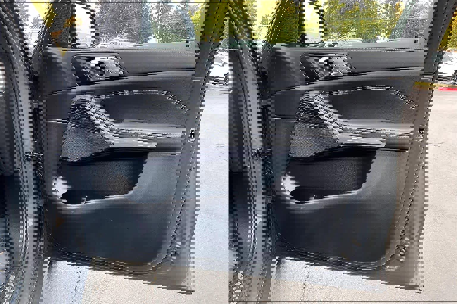 Used 2022 BMW X7 xDrive40i w/ M Sport Package image 25