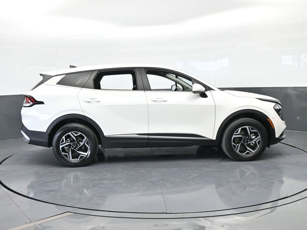 Used 2023 Kia Sportage LX image 7
