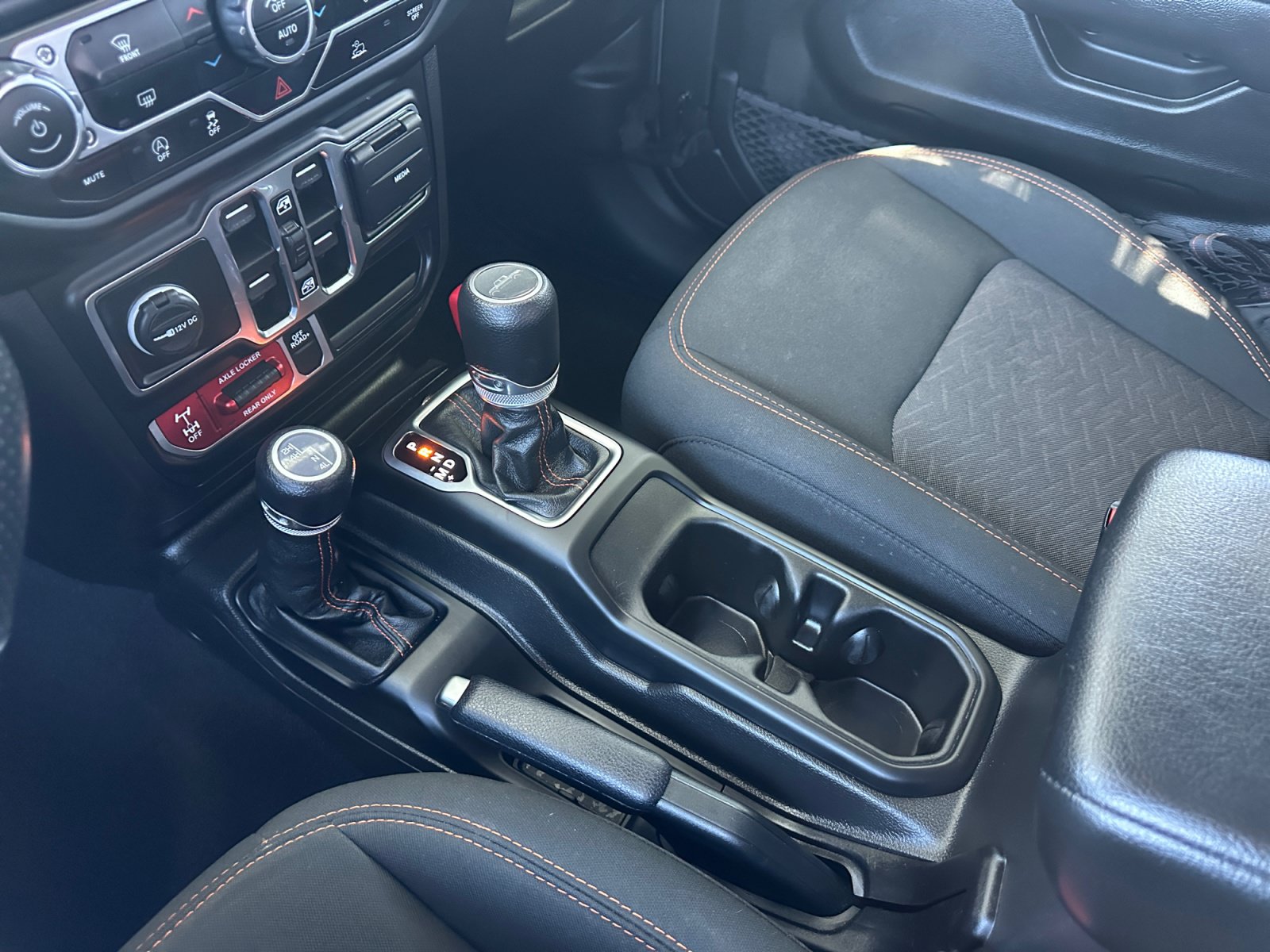 Used 2023 Jeep Gladiator Mojave AWD/4WD image 24
