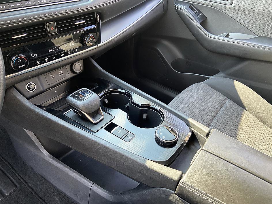 Used 2021 Nissan Rogue SV AWD/4WD image 15