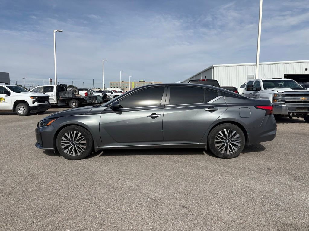 Used 2023 Nissan Altima 2.5 SV w/ SV Premium Package FWD image 2