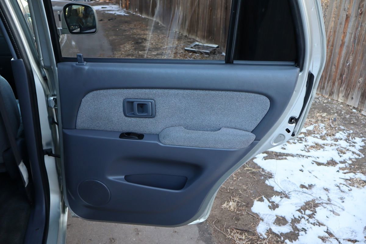 Used 2000 Toyota 4Runner SR5 image 25