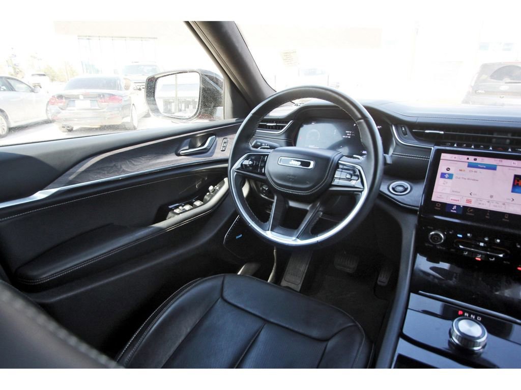 Used 2022 Jeep Grand Cherokee Overland RWD image 11