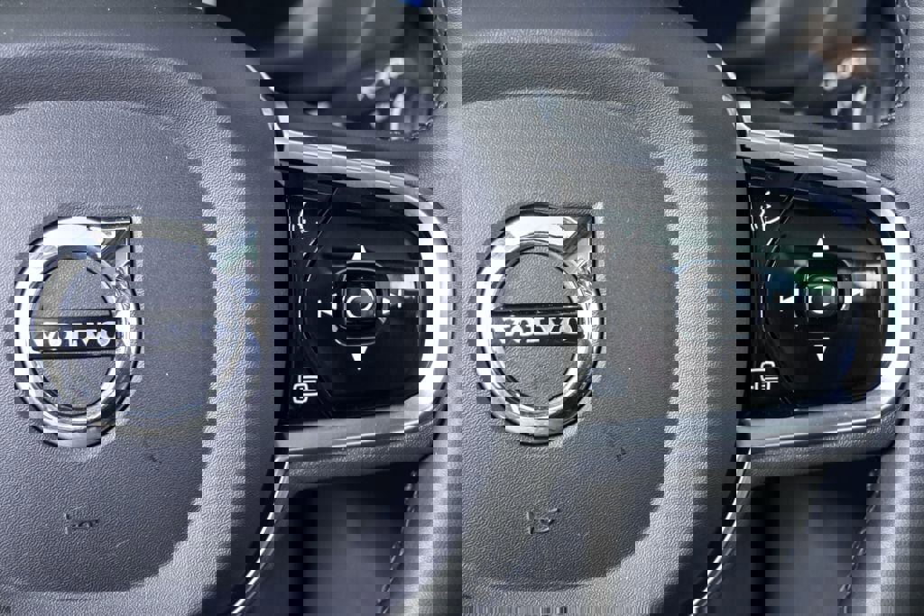 Certified 2023 Volvo XC60 B5 Plus w/ Climate Package image 12