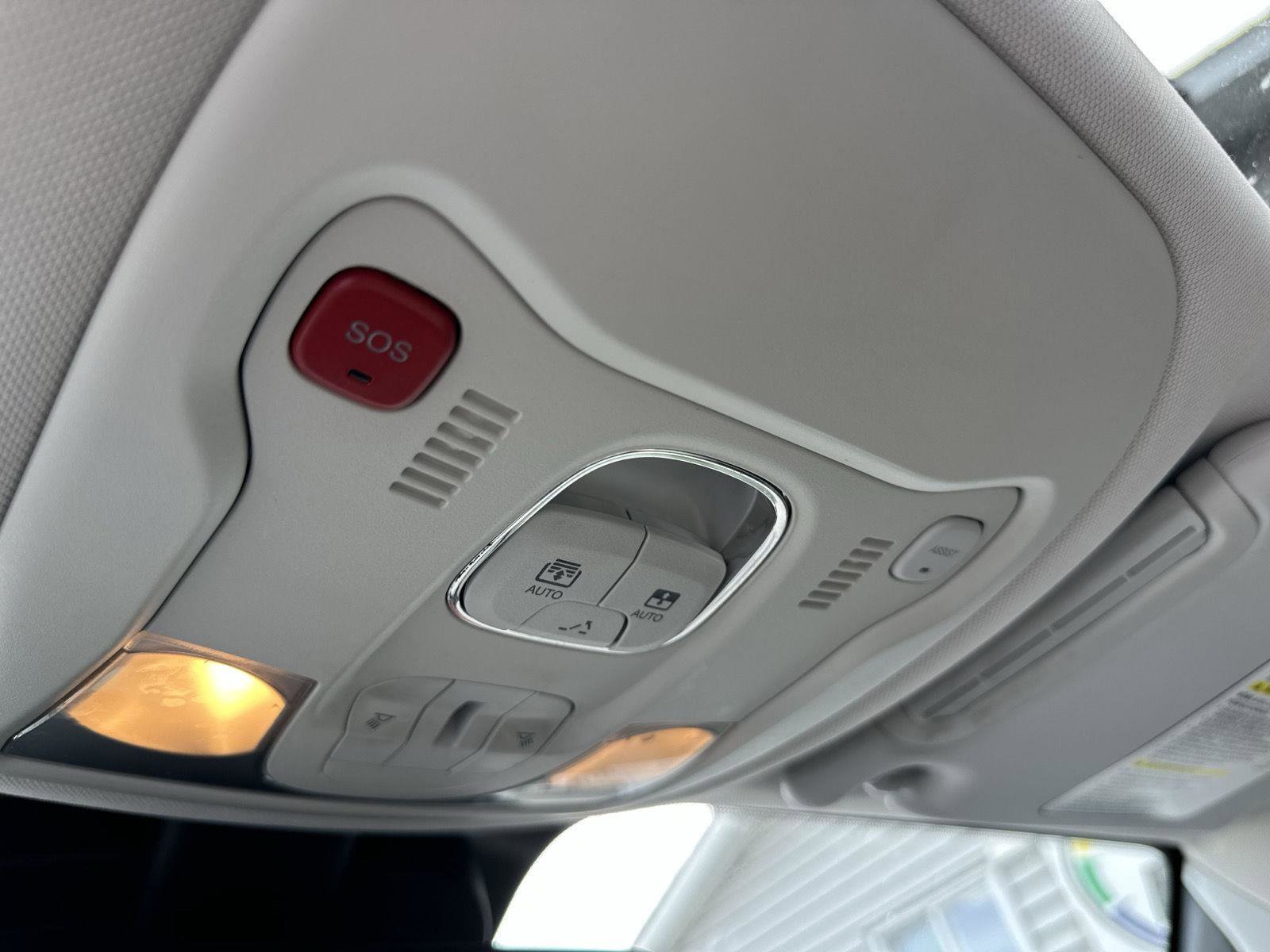 Used 2018 Jeep Renegade Limited w/ UConnect 8.4 Nav Group image 18