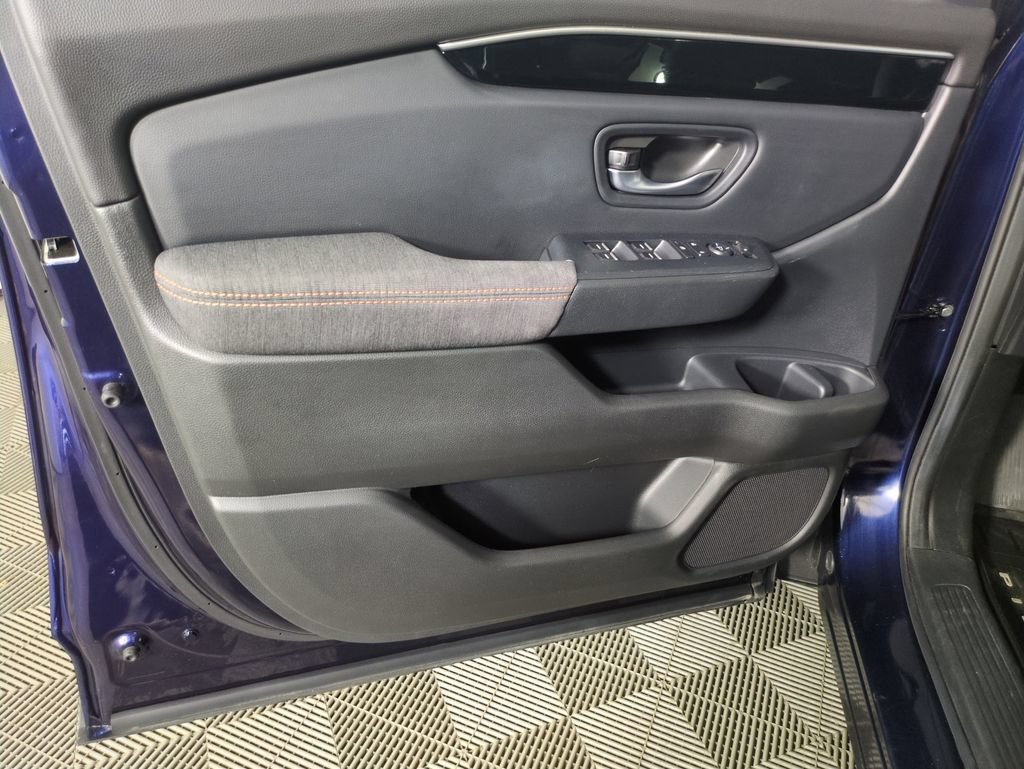 Used 2025 Honda Pilot Sport image 10