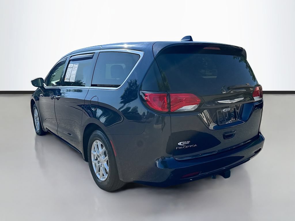 Used 2017 Chrysler Pacifica Touring FWD image 6
