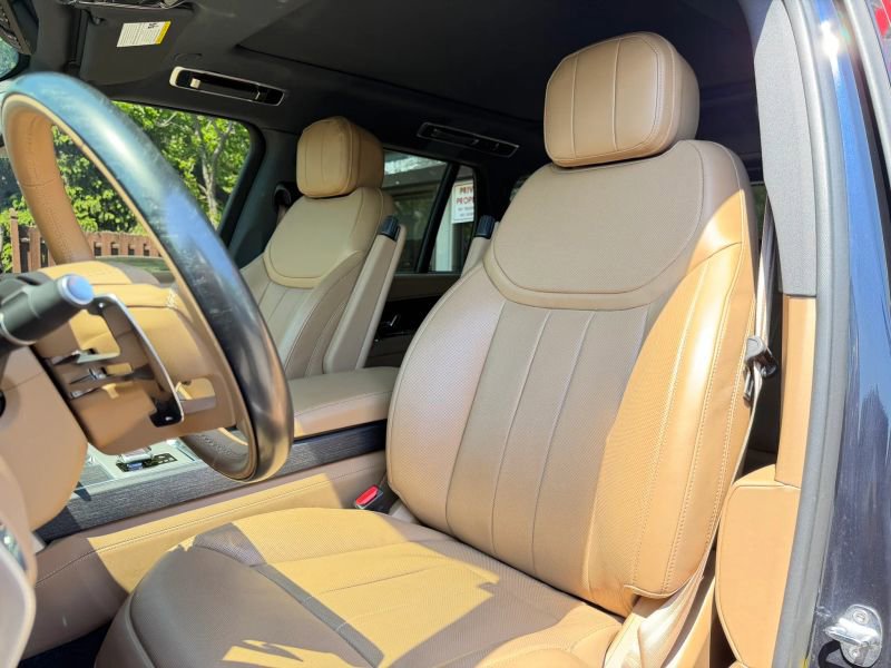 Used 2025 Land Rover Range Rover SE AWD/4WD image 13