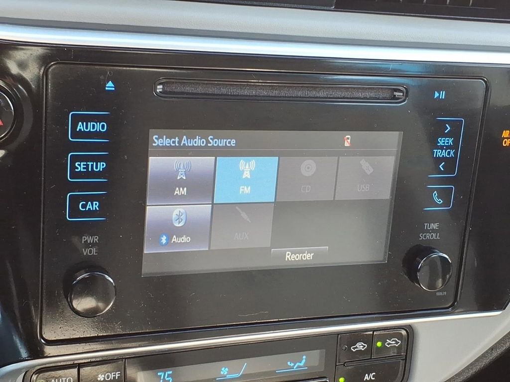 Used 2017 Toyota Corolla LE w/ Carpet Mat Package (TMS) FWD image 22