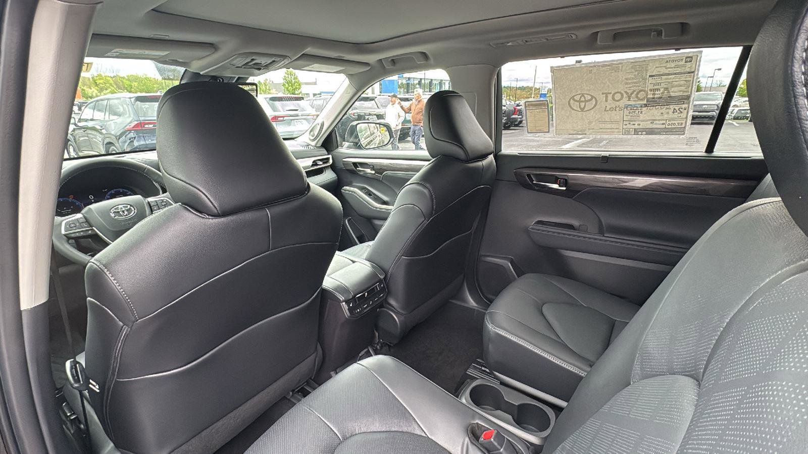New 2026 Toyota Highlander Platinum AWD/4WD image 9