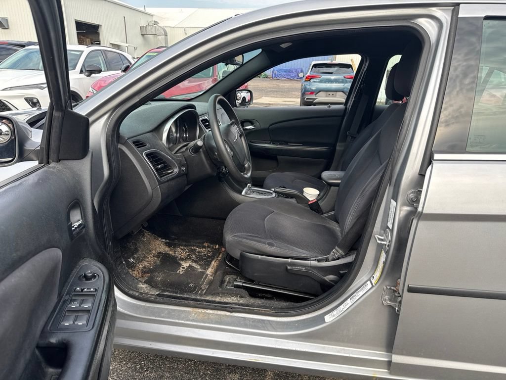 Used 2013 Chrysler 200 LX FWD image 9