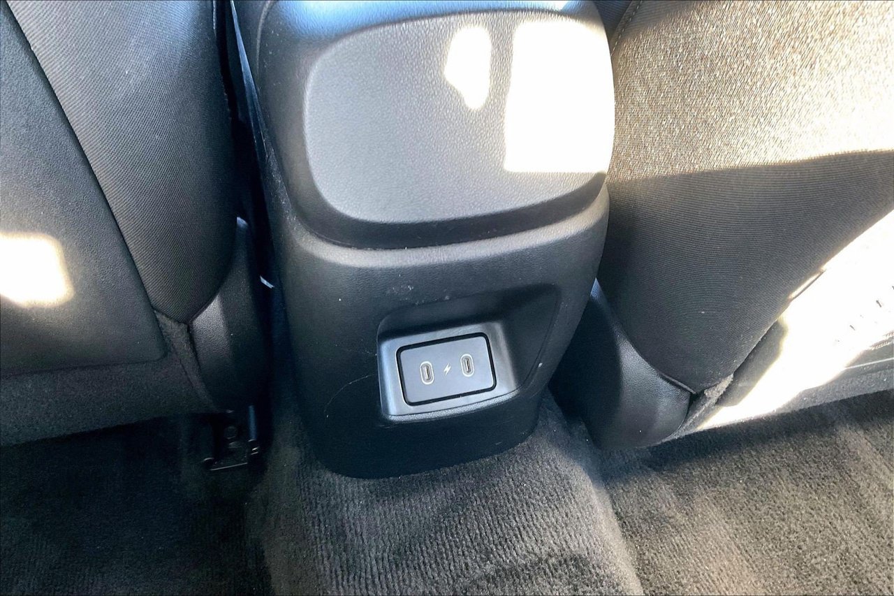 Used 2025 Hyundai Elantra SEL FWD image 17
