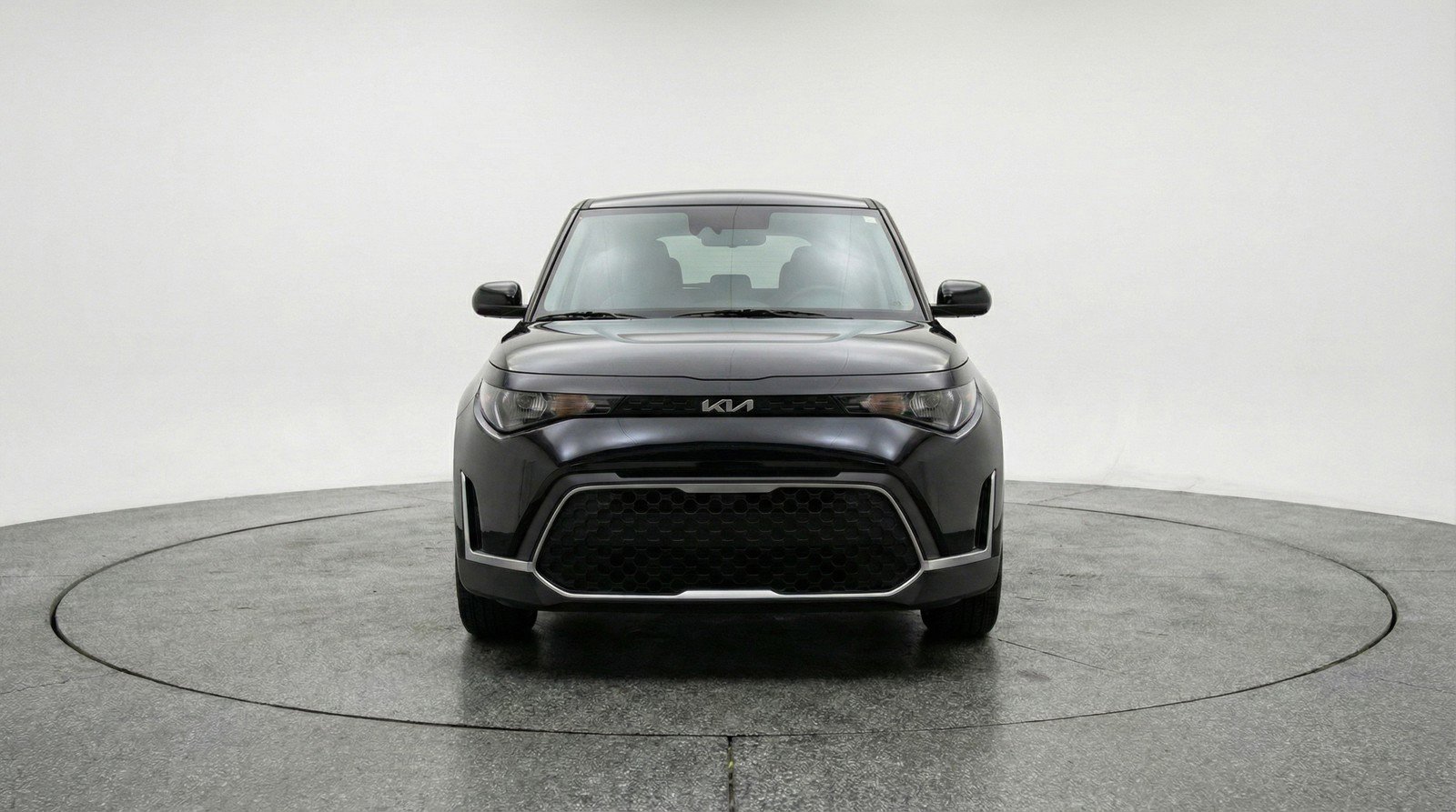 Used 2025 Kia Soul LX w/ LX Technology Package FWD image 2