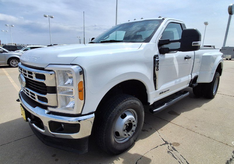 Used 2023 Ford F350 XLT image 5