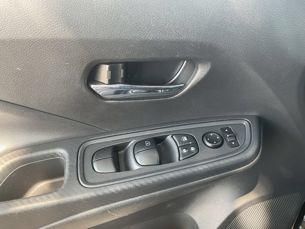 Used 2025 Nissan Versa SV w/ Trunk Package FWD image 20