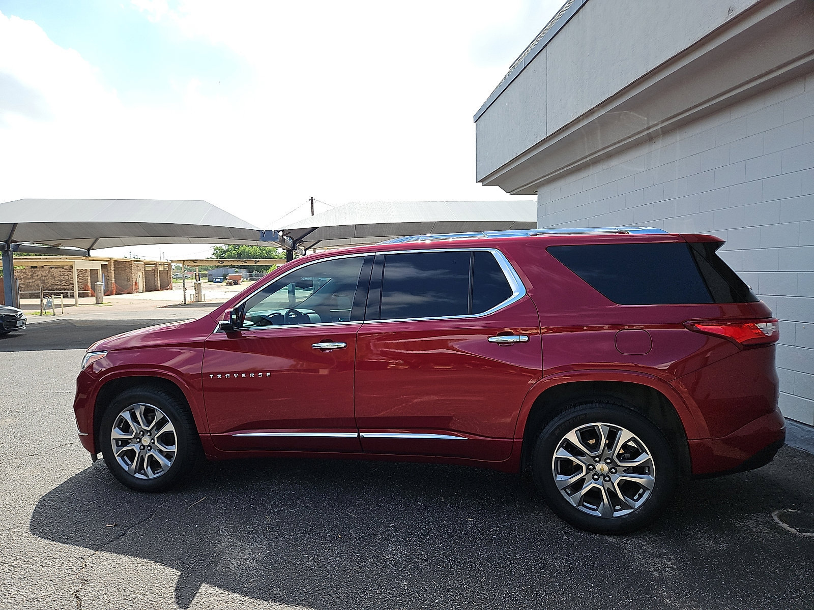 Used 2019 Chevrolet Traverse Premier w/ Driver Confidence II Package FWD image 2