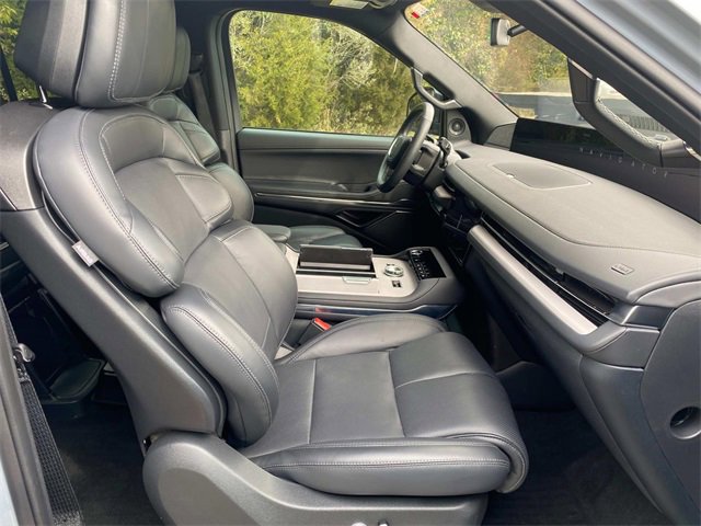 Used 2025 Lincoln Navigator Reserve w/ Jet Appearance Package image 36