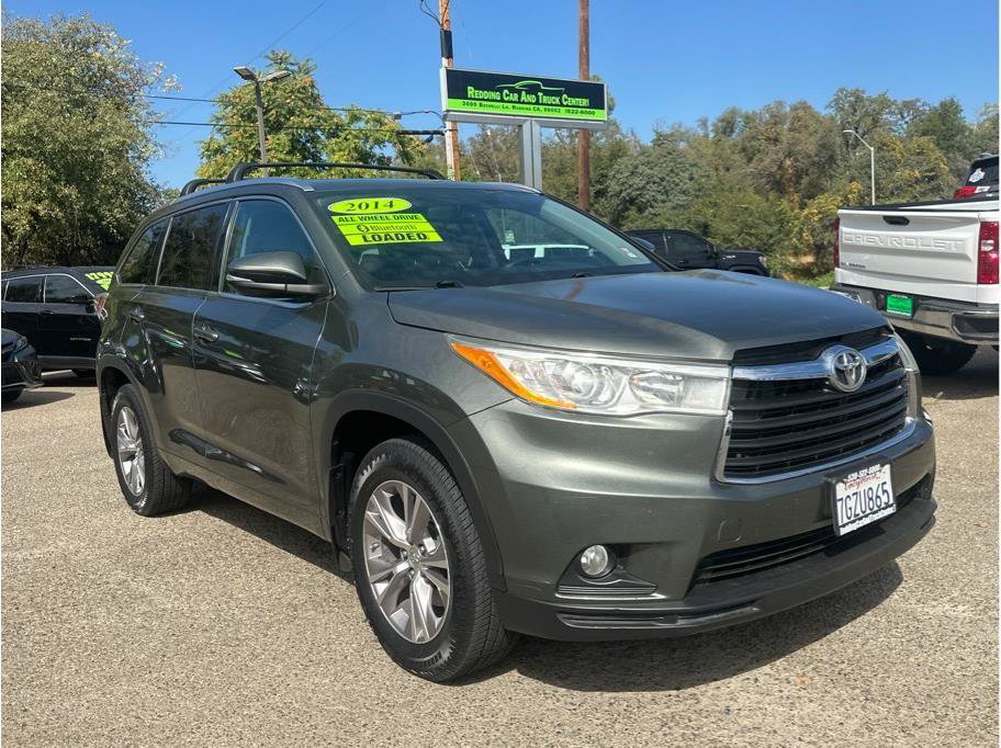 Used 2014 Toyota Highlander XLE AWD/4WD image 1