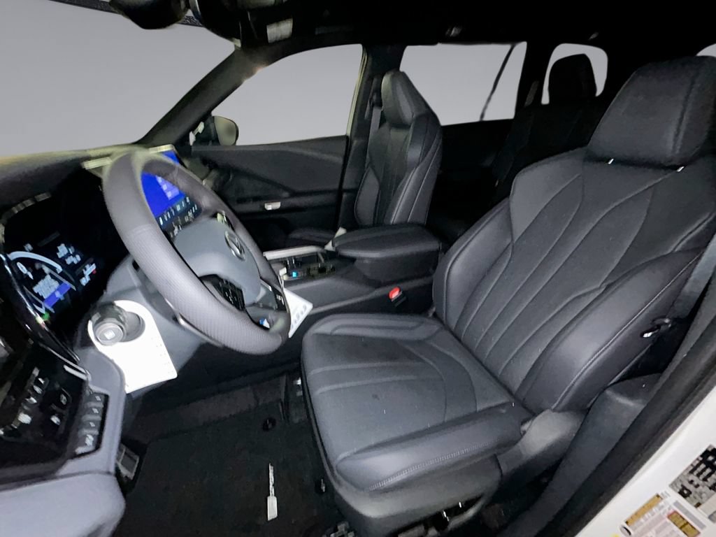 New 2026 Lexus TX 500h AWD w/ Technology Package image 4