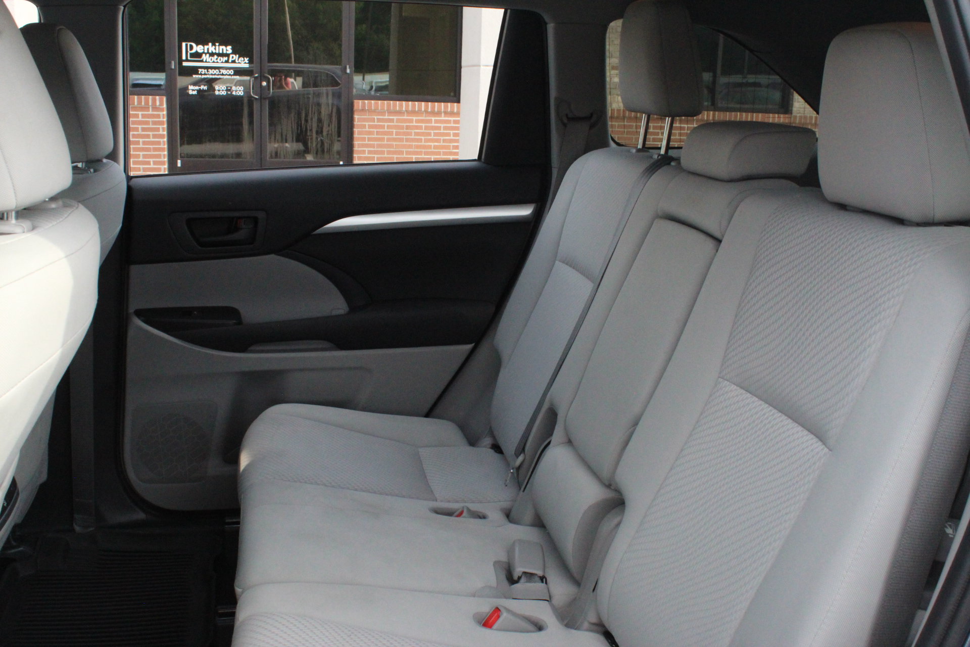 Used 2019 Toyota Highlander LE FWD image 24