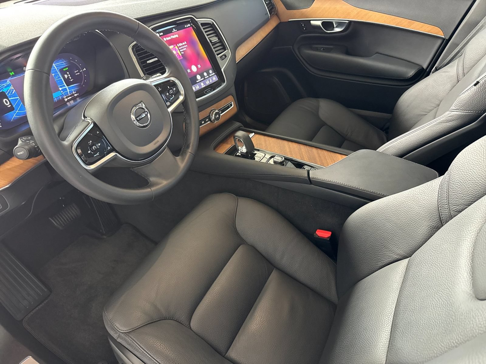Certified 2024 Volvo XC90 T8 Plus w/ Protection Package Premier AWD/4WD image 16