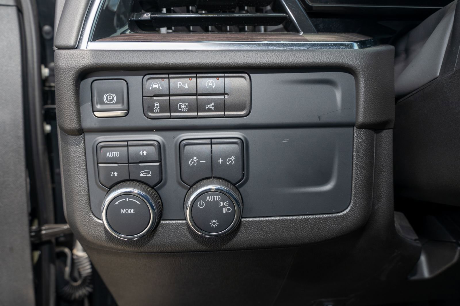 Used 2025 Chevrolet Tahoe LT image 31