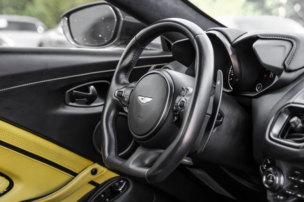 Used 2020 Aston Martin V8 Vantage Coupe RWD image 11