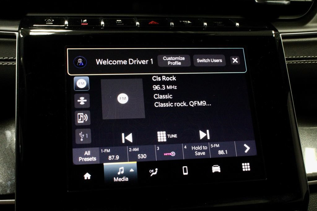 Used 2023 Jeep Grand Cherokee Altitude AWD/4WD image 3