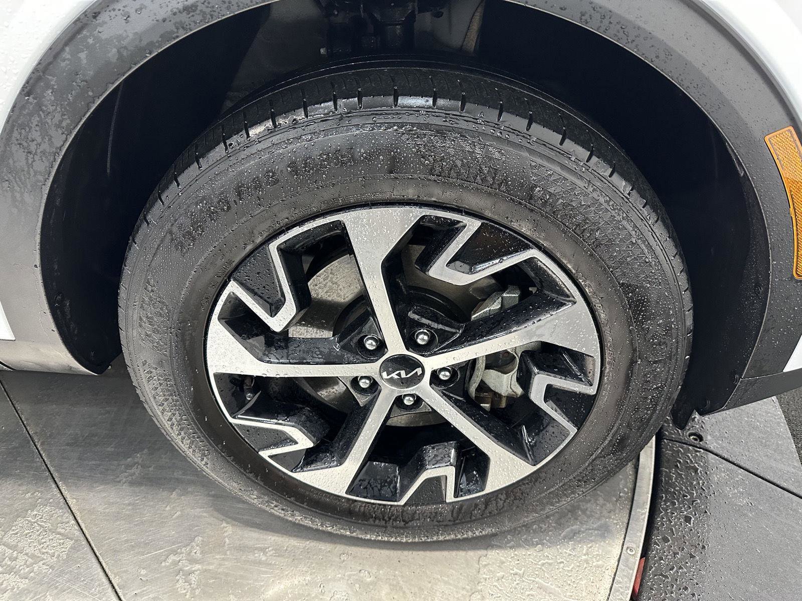 Used 2024 Kia Sportage EX image 11