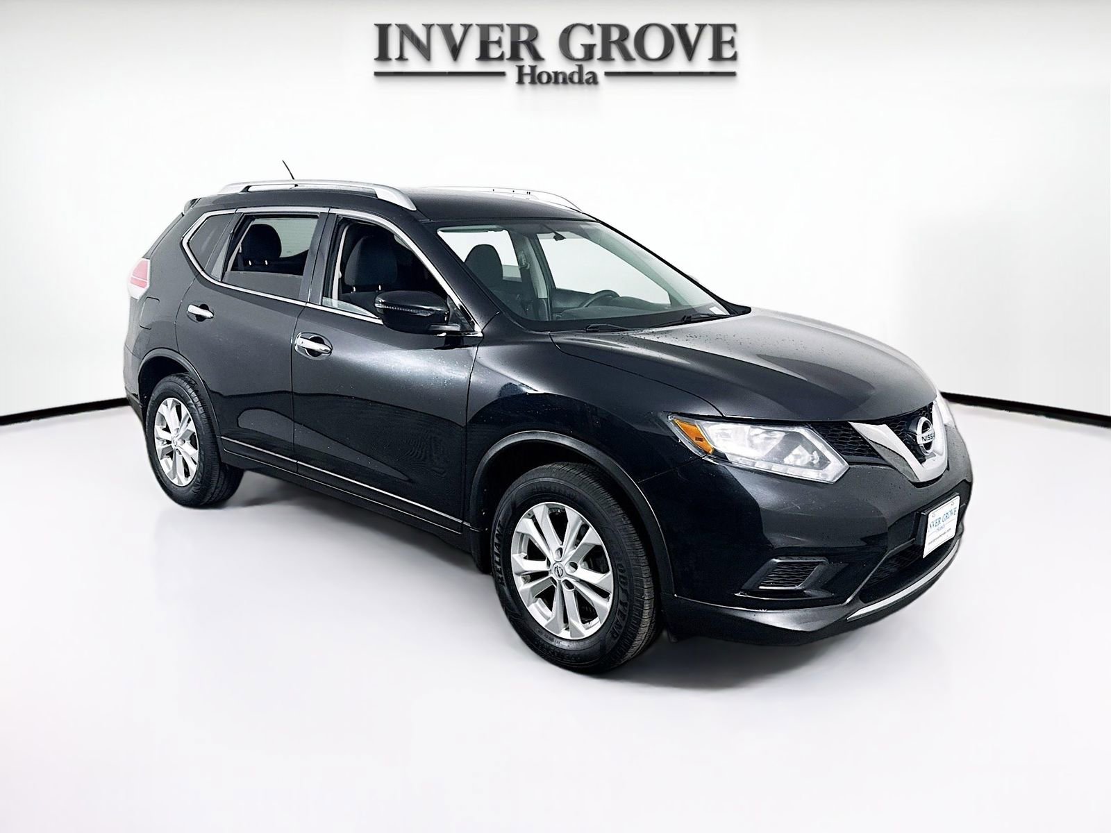 Used 2016 Nissan Rogue SV image 3