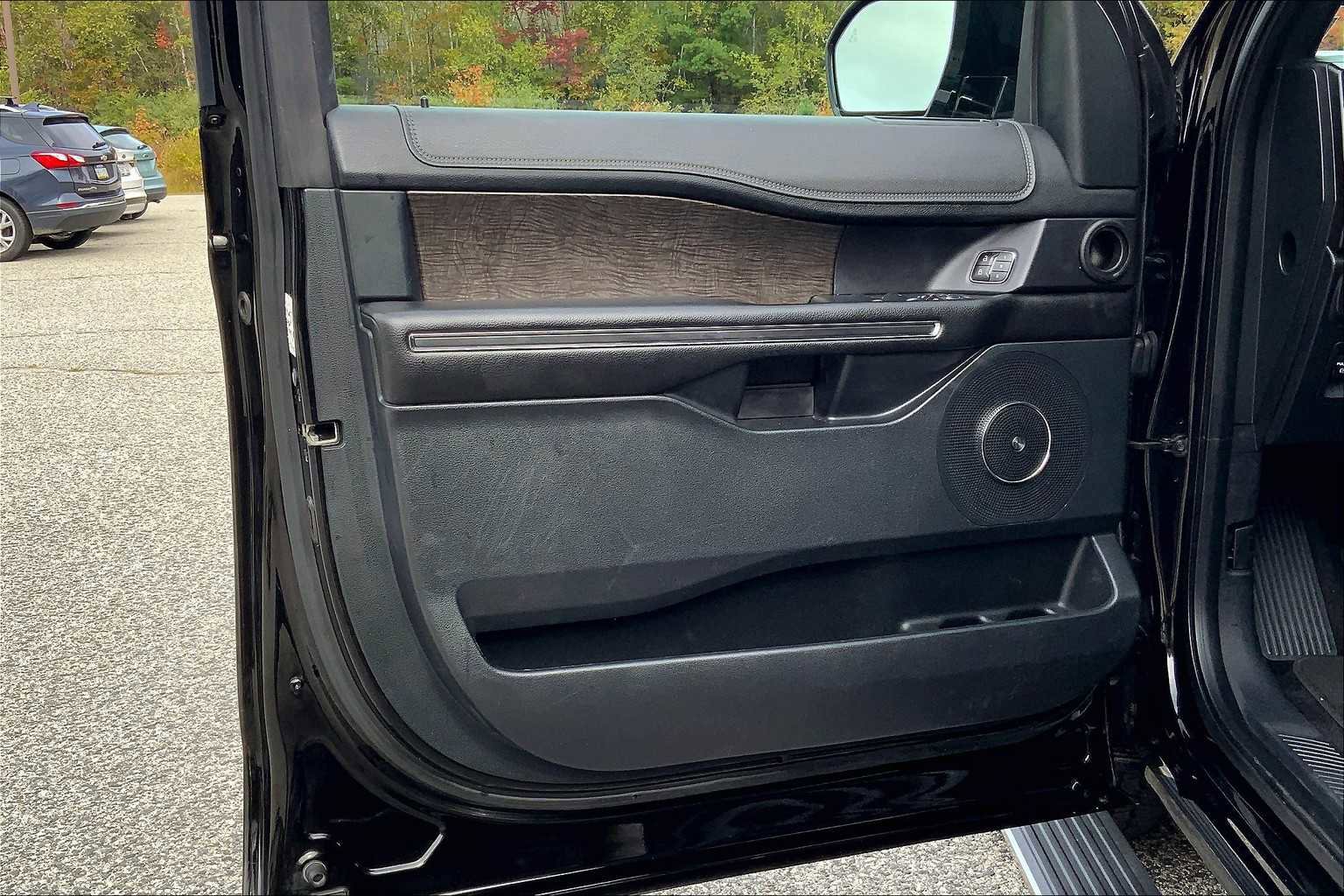 Used 2018 Ford Expedition Limited image 21