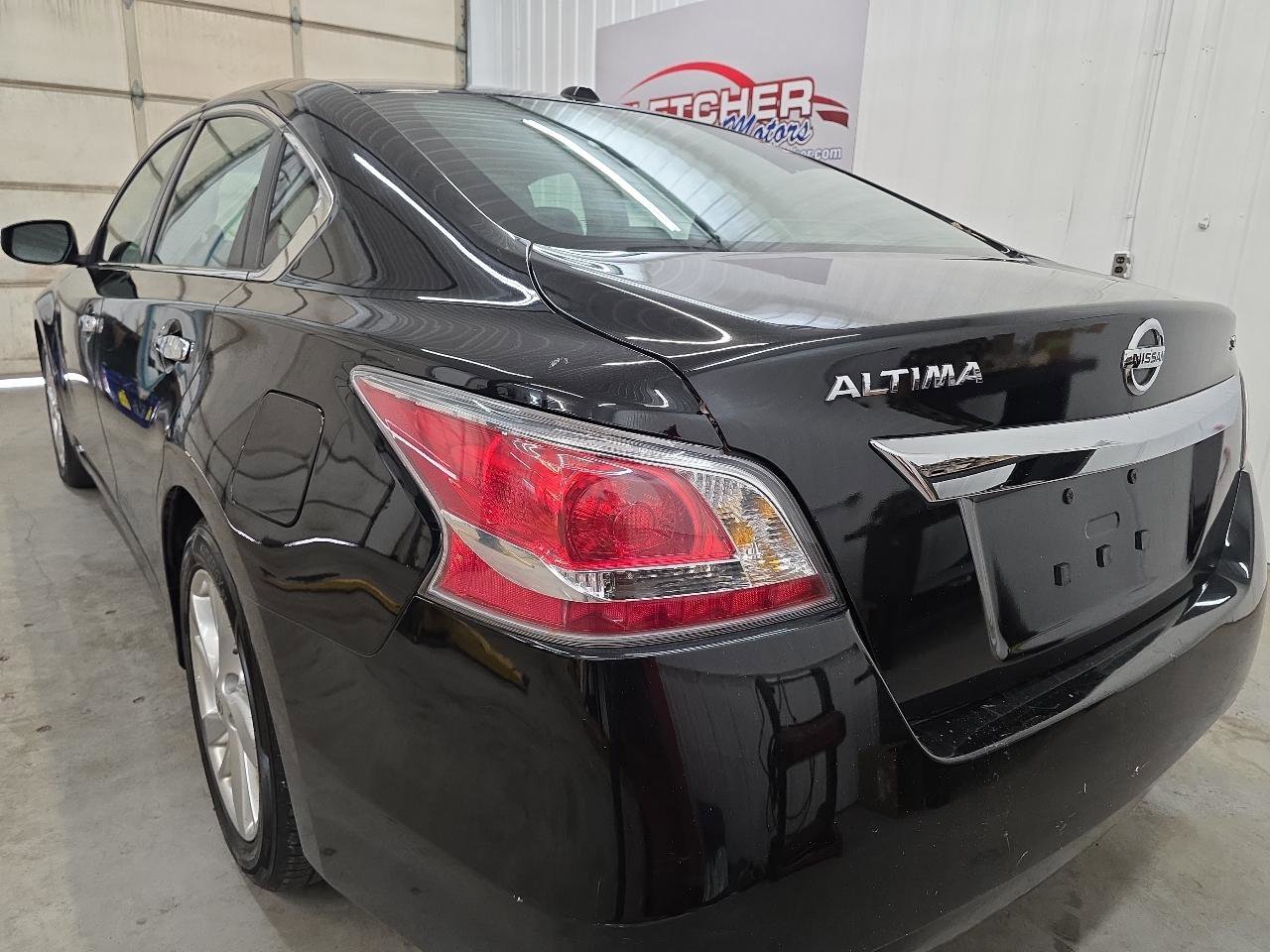Used 2015 Nissan Altima 2.5 SL w/ Technology Package FWD image 11