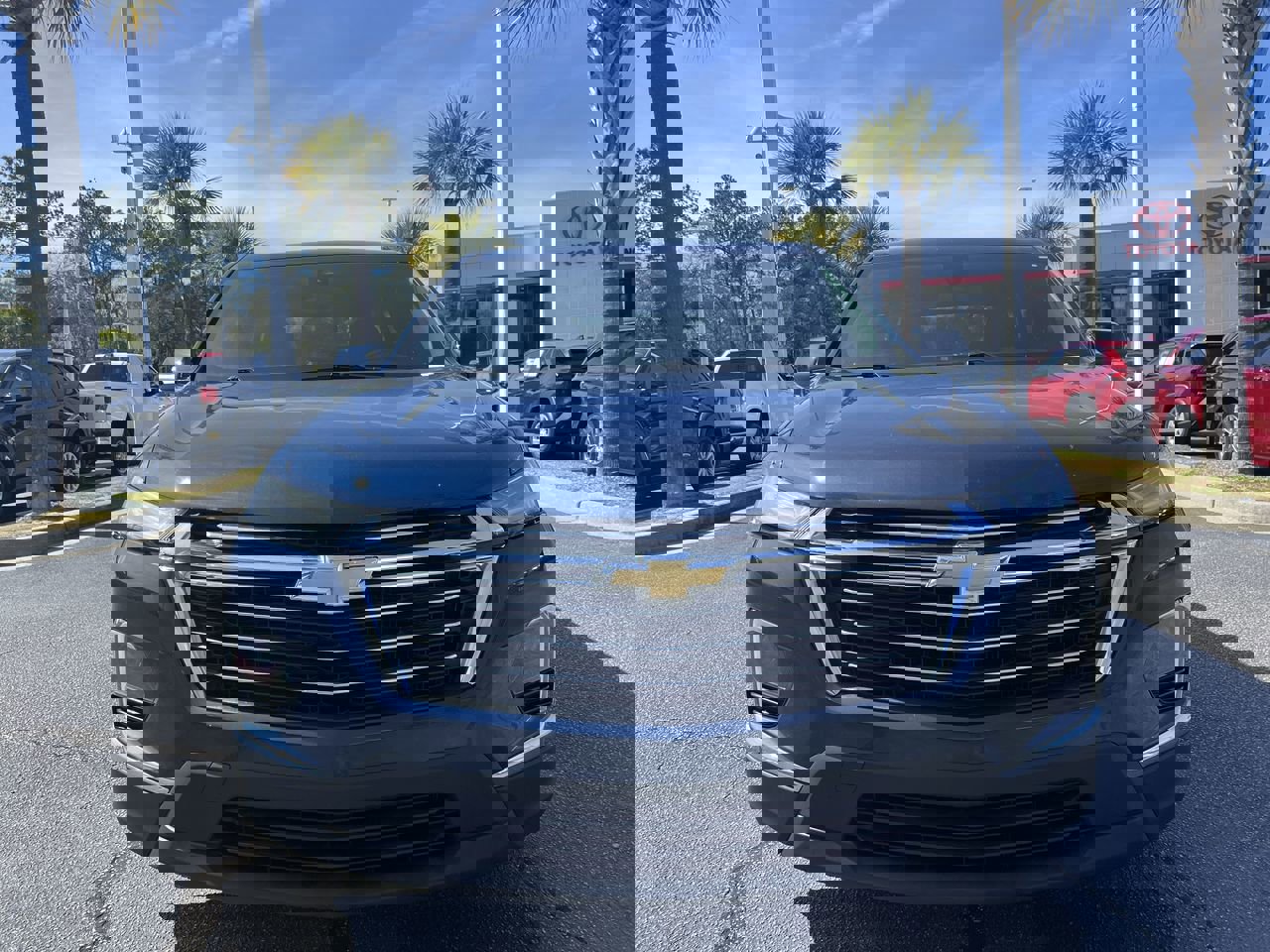 Used 2023 Chevrolet Traverse LT image 3