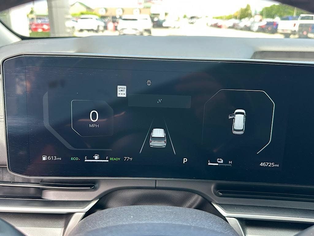 Used 2025 Kia Carnival SX w/ SX Dark Edition Package FWD image 28