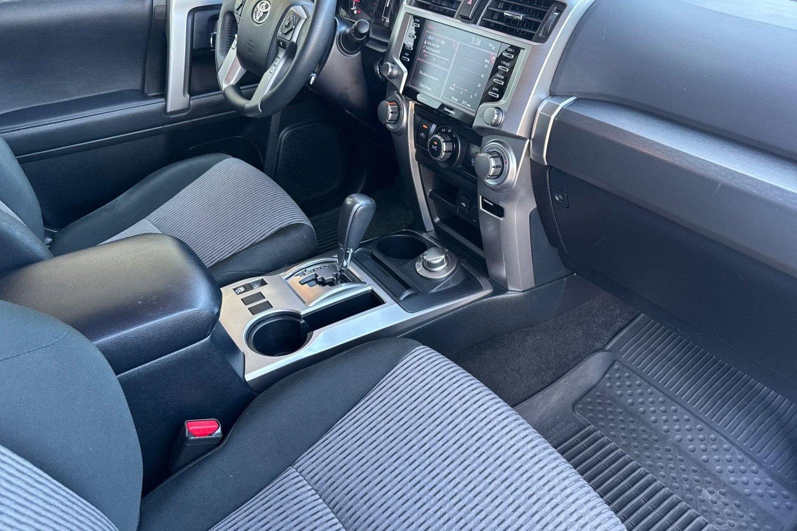 Used 2024 Toyota 4Runner SR5 AWD/4WD image 31