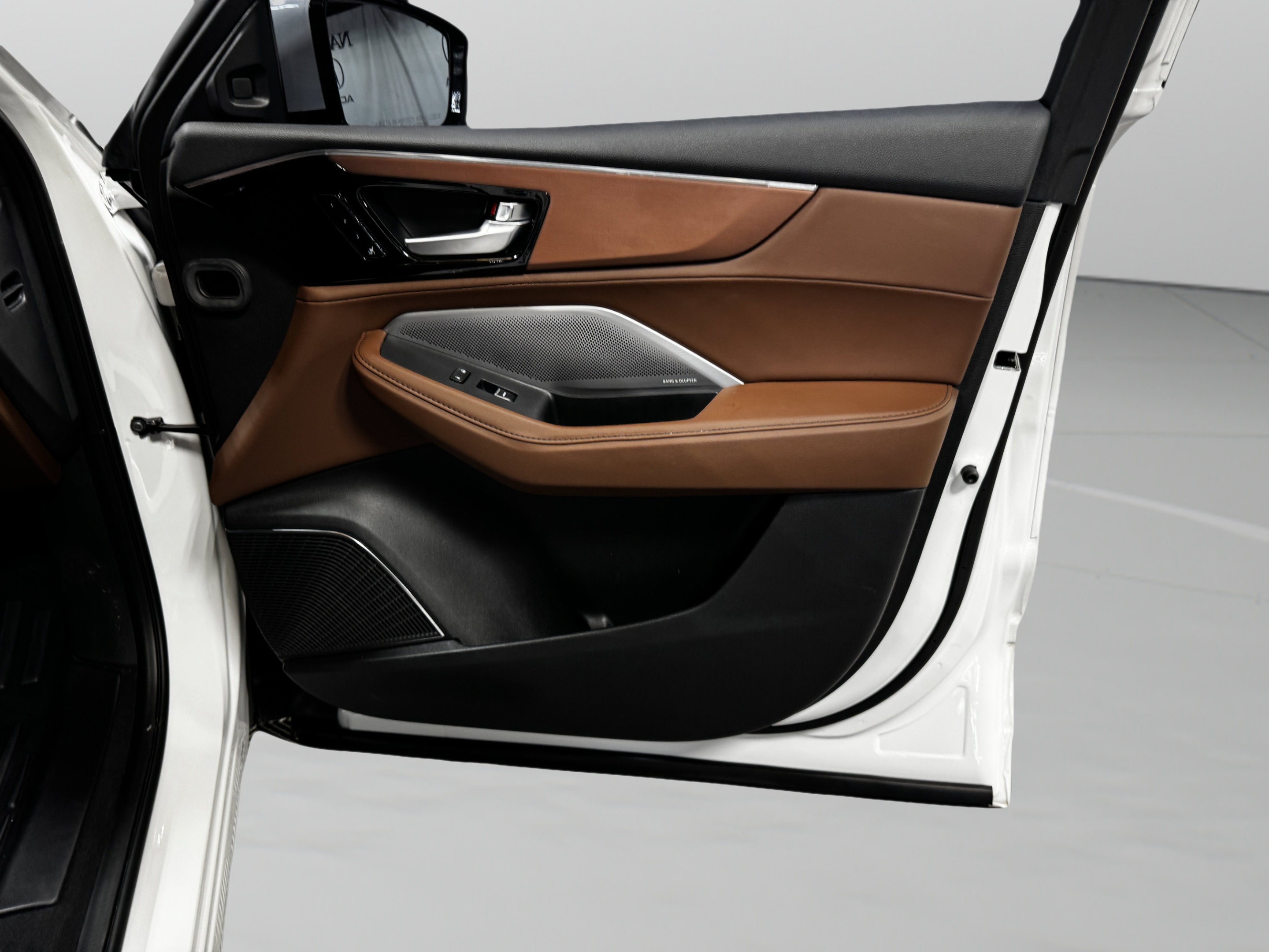 Certified 2025 Acura MDX w/ Technology Package FWD image 15