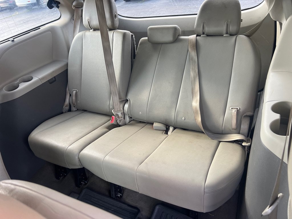 Used 2020 Toyota Sienna XLE AWD/4WD image 14