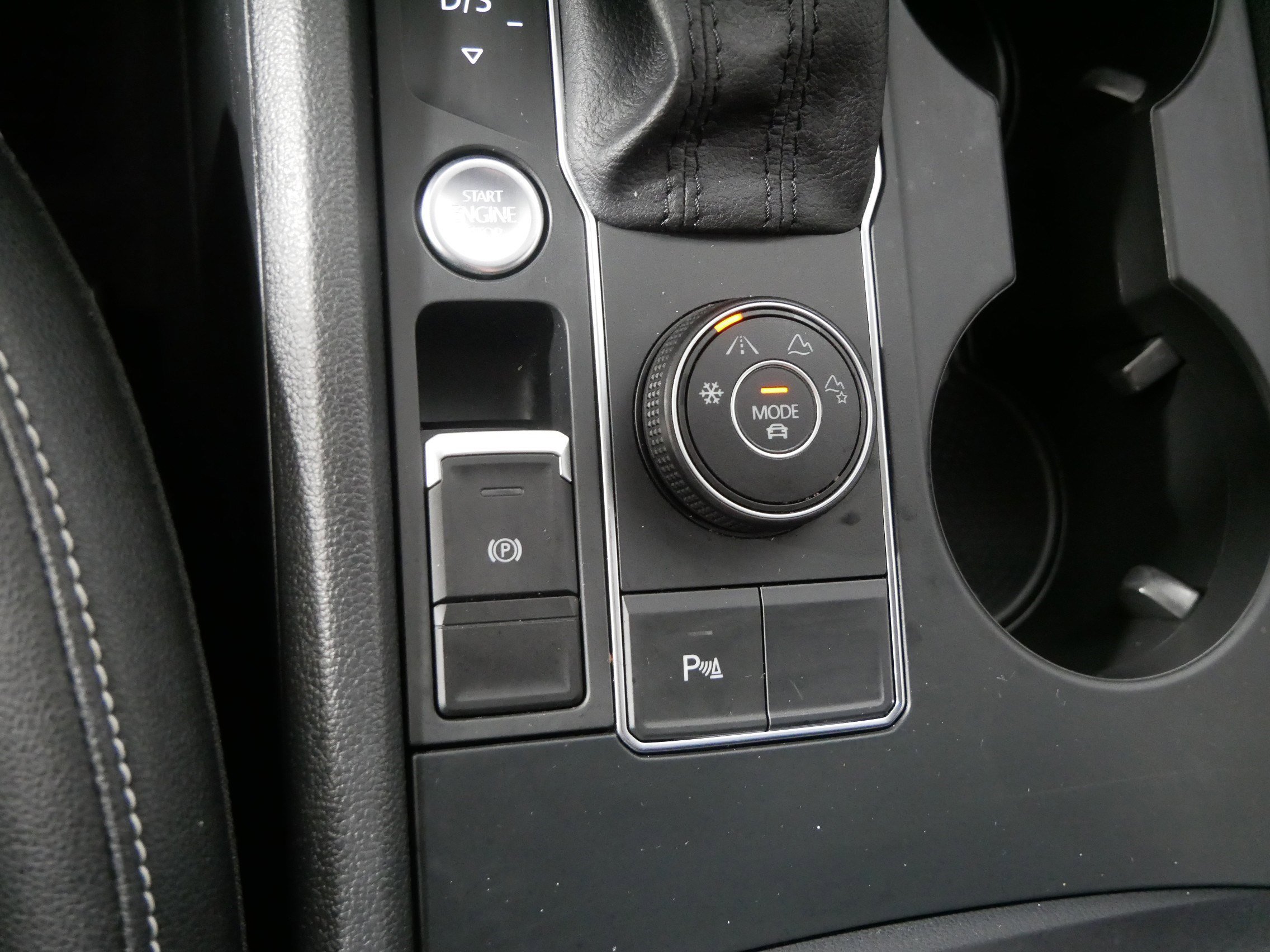 Certified 2020 Volkswagen Atlas Cross Sport SE image 29