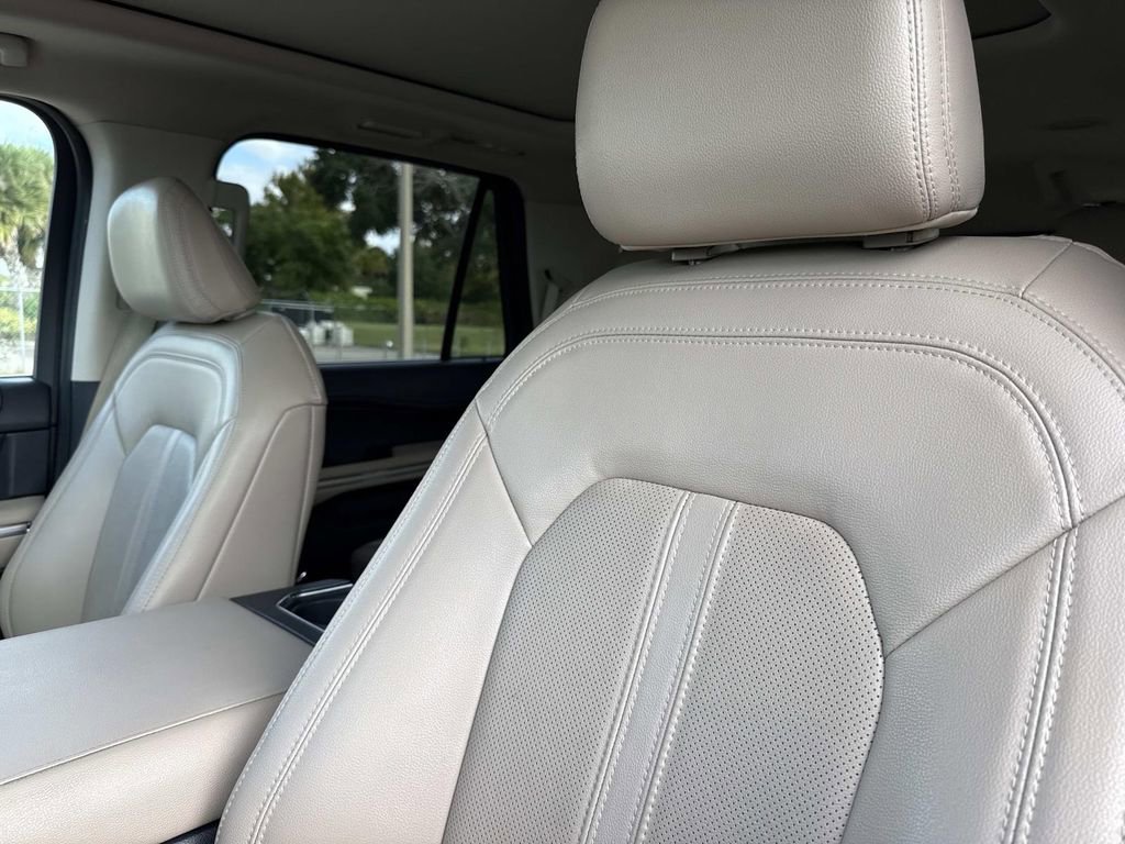 Used 2023 Ford Expedition Limited image 23