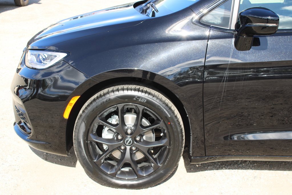 New 2026 Chrysler Pacifica Select w/ S Appearance Package image 7