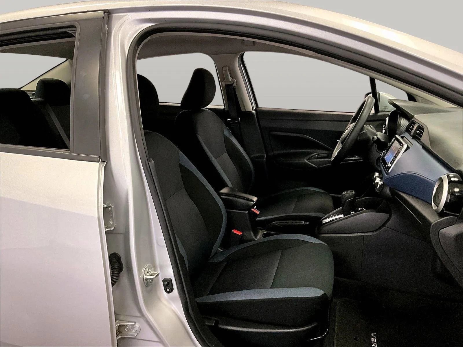 Used 2023 Nissan Versa SV image 7