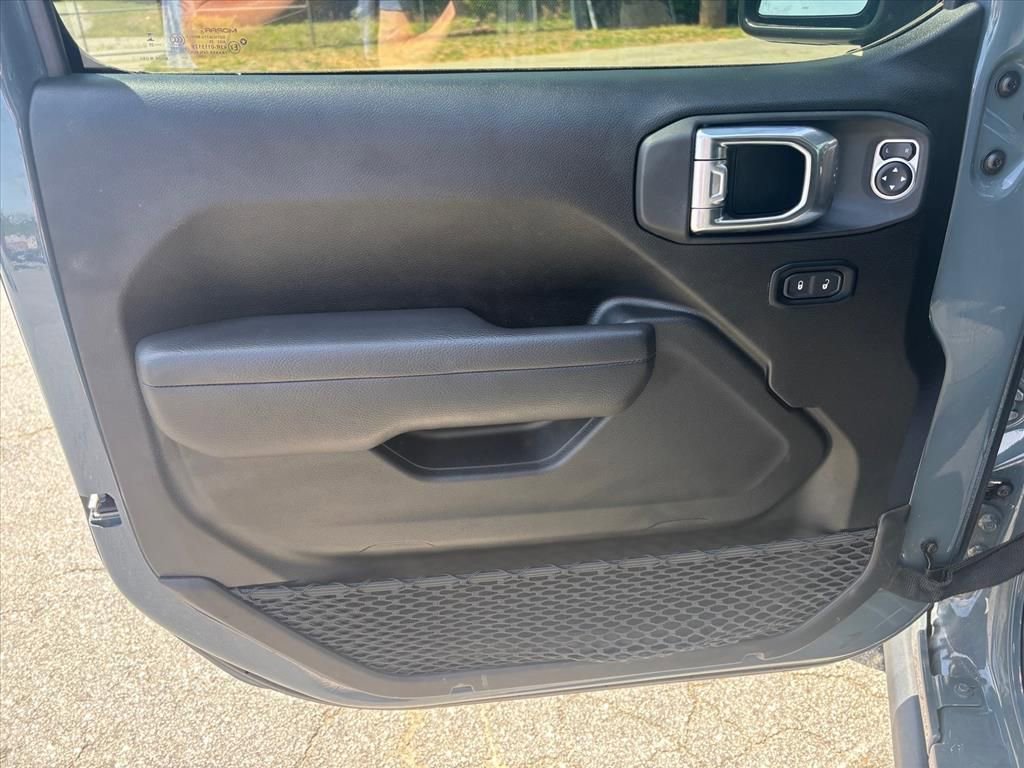Used 2025 Jeep Gladiator Sport AWD/4WD image 9